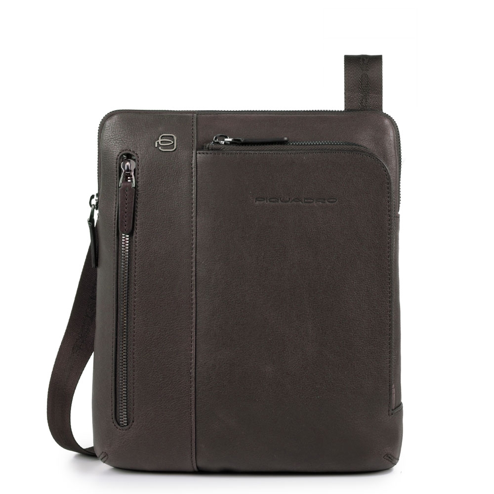 Black Square Вертикална чантичка за рамо с отделение за iPad®Air/Pro 9.7 в тъмно кафяв цвят Black Square Вертикална чантичка за рамо с отделение за iPad®Air/Pro 9.7 в тъмно кафяв цвят
