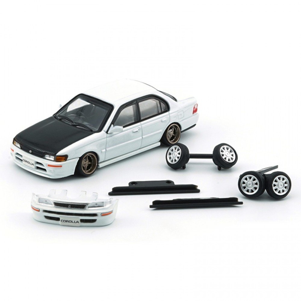 1996 Toyota Corolla AE 100, pearl white with carbon bonnet yellow lamp 1996 Toyota Corolla AE 100, pearl white with carbon bonnet yellow lamp
