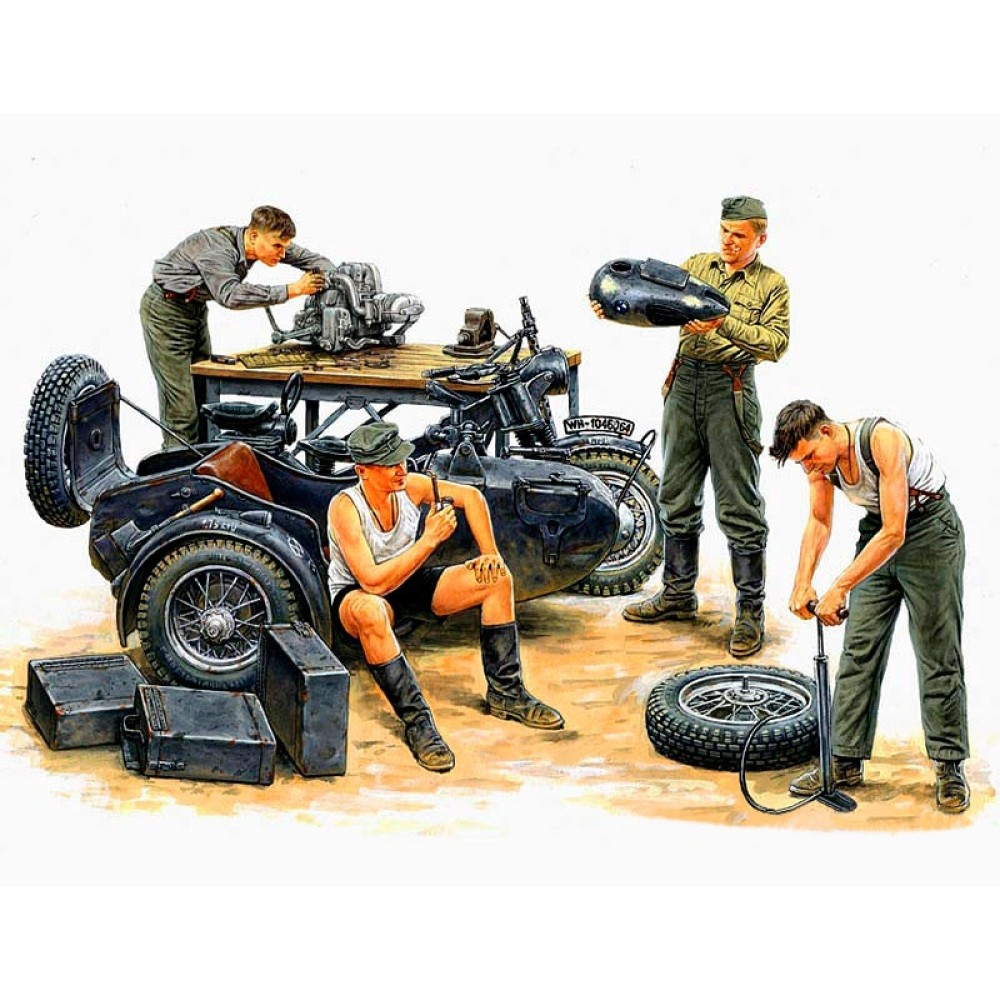 1:35 Поправка на мотоциклет, Германски войници - 4 фигури (German Motorcycle Repair Crew - 4 figures) 1:35 Поправка на мотоциклет, Германски войници - 4 фигури (German Motorcycle Repair Crew - 4 figures)