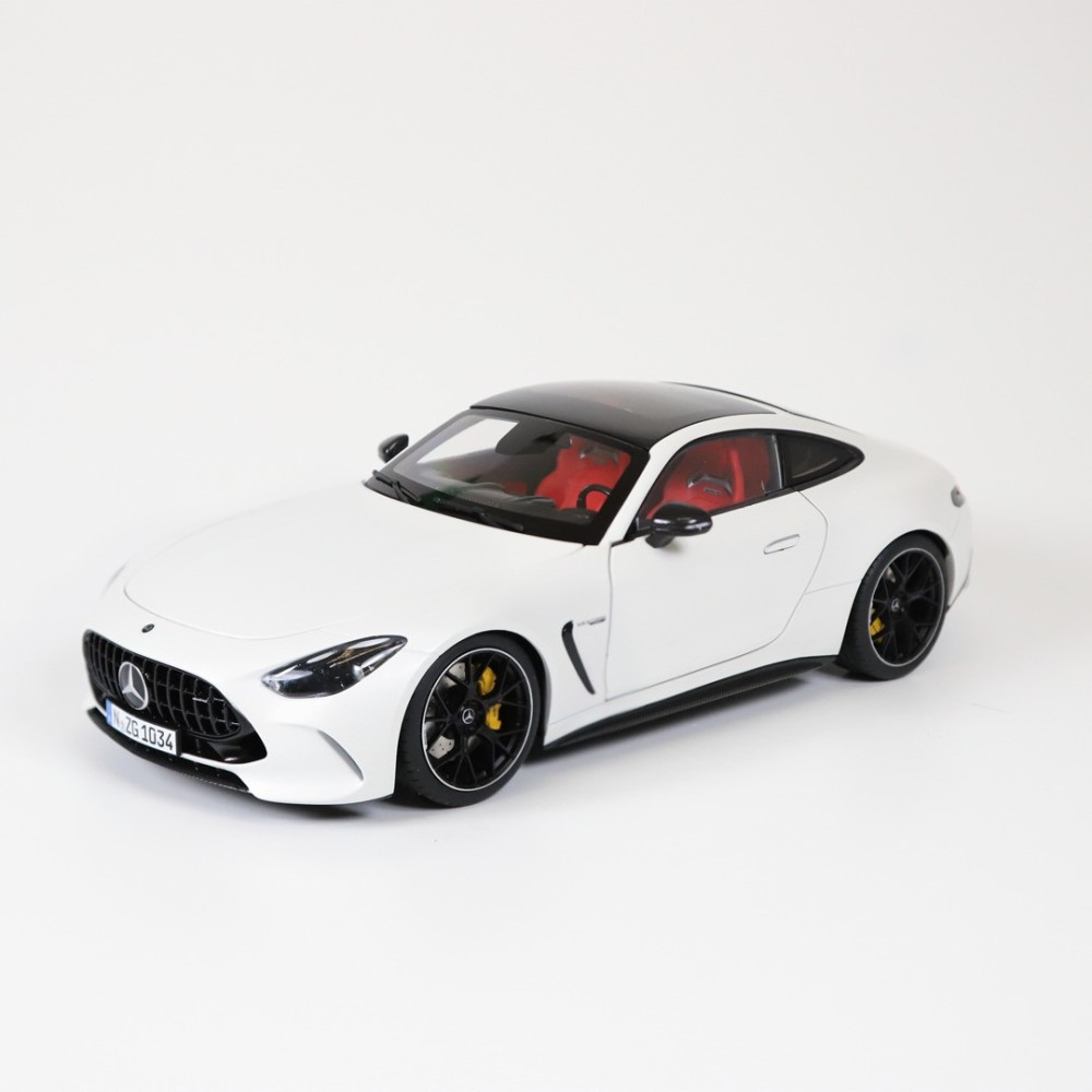 Mercedes-AMG GT 63 opalith white magno (1034/41) Mercedes-AMG GT 63 opalith white magno (1034/41)