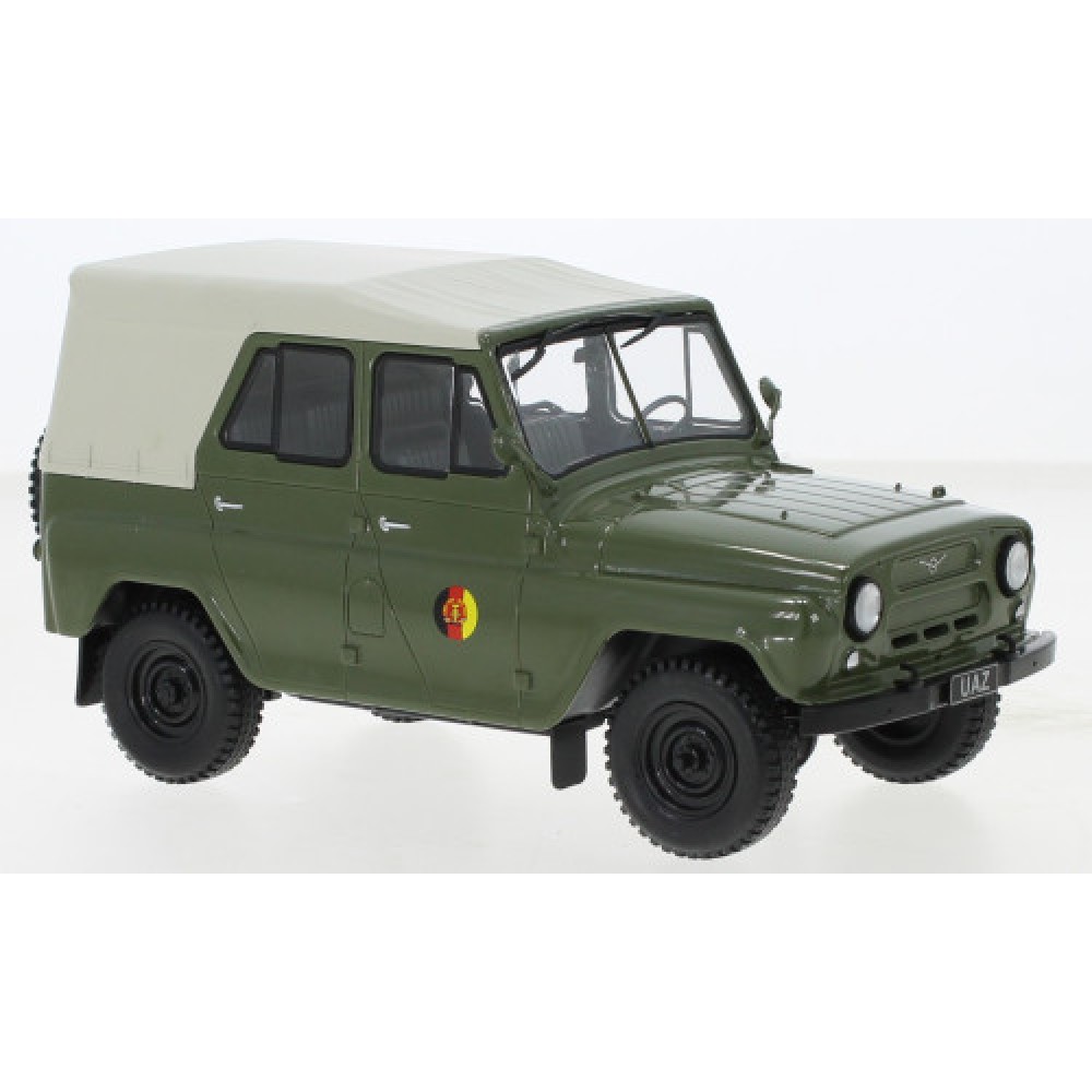 UAZ 469, olive greeen, NVA, 1975 UAZ 469, olive greeen, NVA, 1975